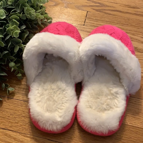 Victoria Secret | Pink & White Faux Fur Slippers - Picture 5 of 7